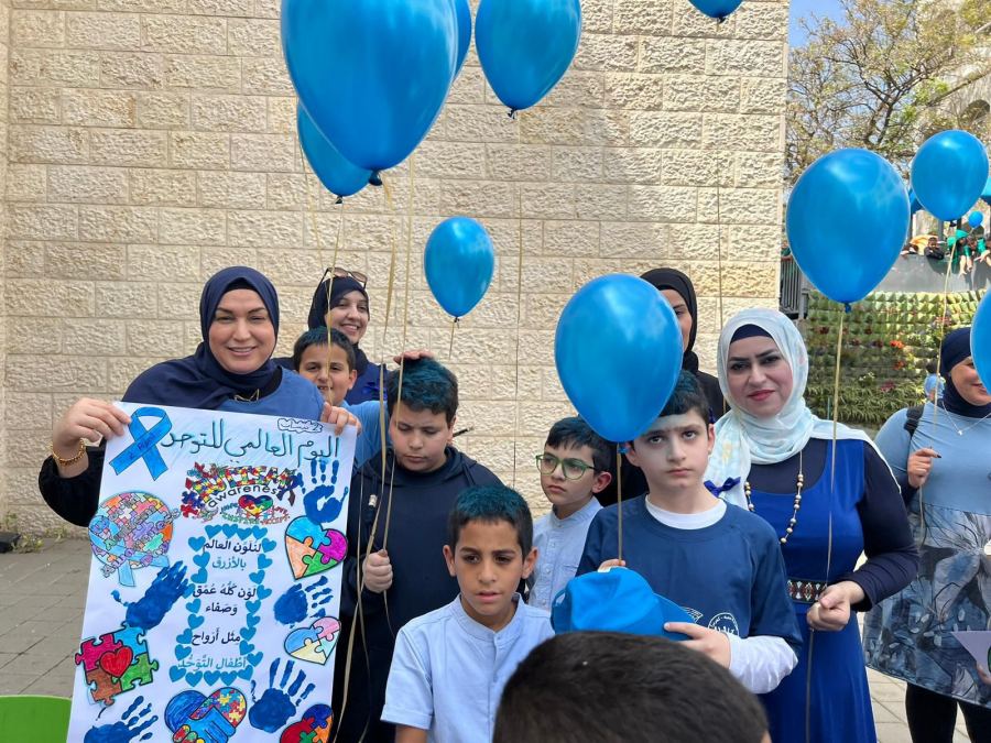 مدرسة محبّة للتّوحّد في كفر برا تزداد جمالا باللّون الأزرق في اليوم العالمي للتّوحّد.